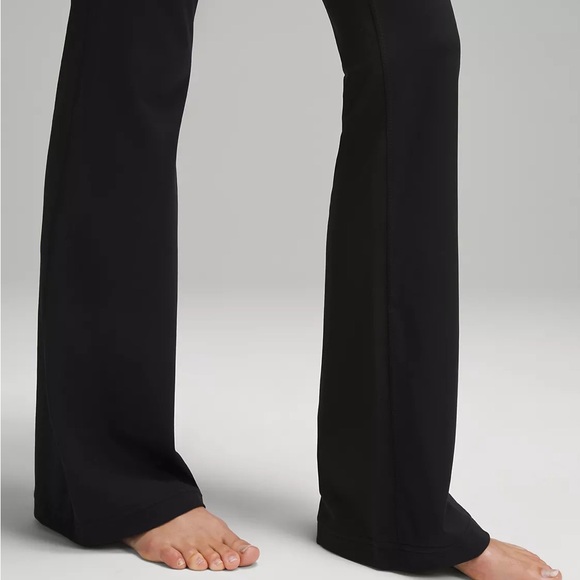 Groove Nulu Super-High-Rise Flared Pant
Regular - Picture 4 of 6